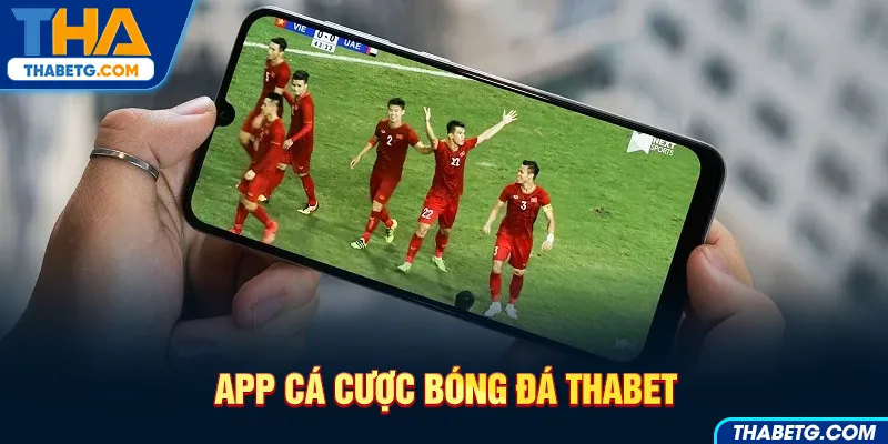 Hình ảnh app cá cược bóng đá tại THABET với cầu thủ bóng đá trên điện thoại