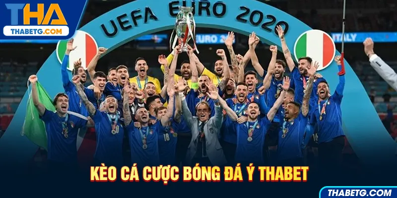 Hình ảnh kèo cá cược bóng đá Ý tại THABET với đội bóng ăn mừng và cúp vô địch