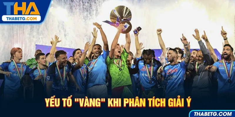 Hình ảnh yếu tố vàng khi phân tích giải Ý tại THABET với đội bóng ăn mừng và cúp vô địch